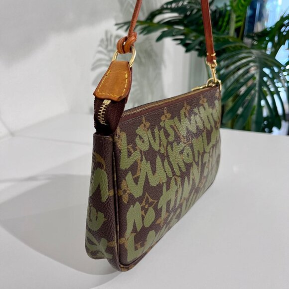 Louis Vuitton x Stephen Sprouse Monogram Graffiti Pochette - Picture 3 of 10